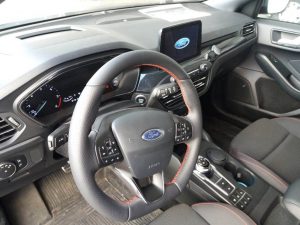 Ford-Focus-ST-03-interni-volante-cruscotto-2019