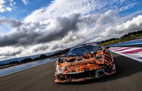 Lamborghini SCV12: si torna in pista
